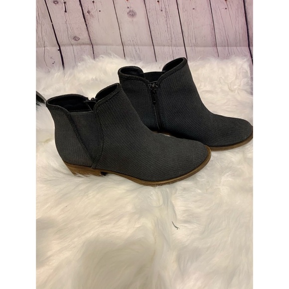 Kensie "Gerona" Women's Preforated Ankle Booties, Dark Gray w Small Heel, Sz 6.5 - Picture 12 of 16